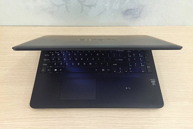 Laptop Sony svf 15 chip i5 4200 ram 4g ssd 120g